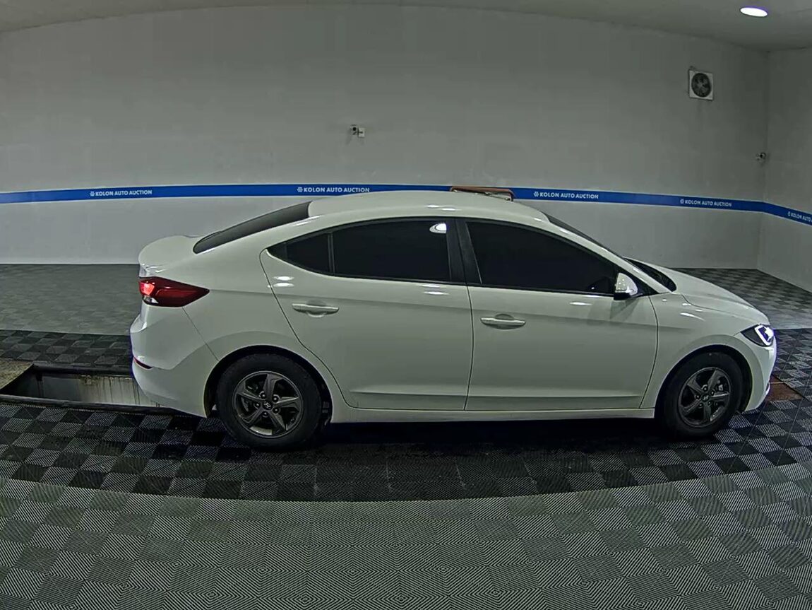 HYUNDAI AVANTE AD 1.6 GDi STYLE 2016 - zdjęcie 4