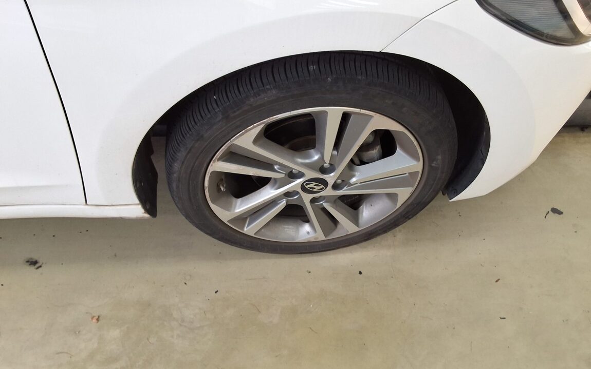 HYUNDAI AVANTE AD 1.6 GDi VALUE PLUS 2018 - zdjęcie 25