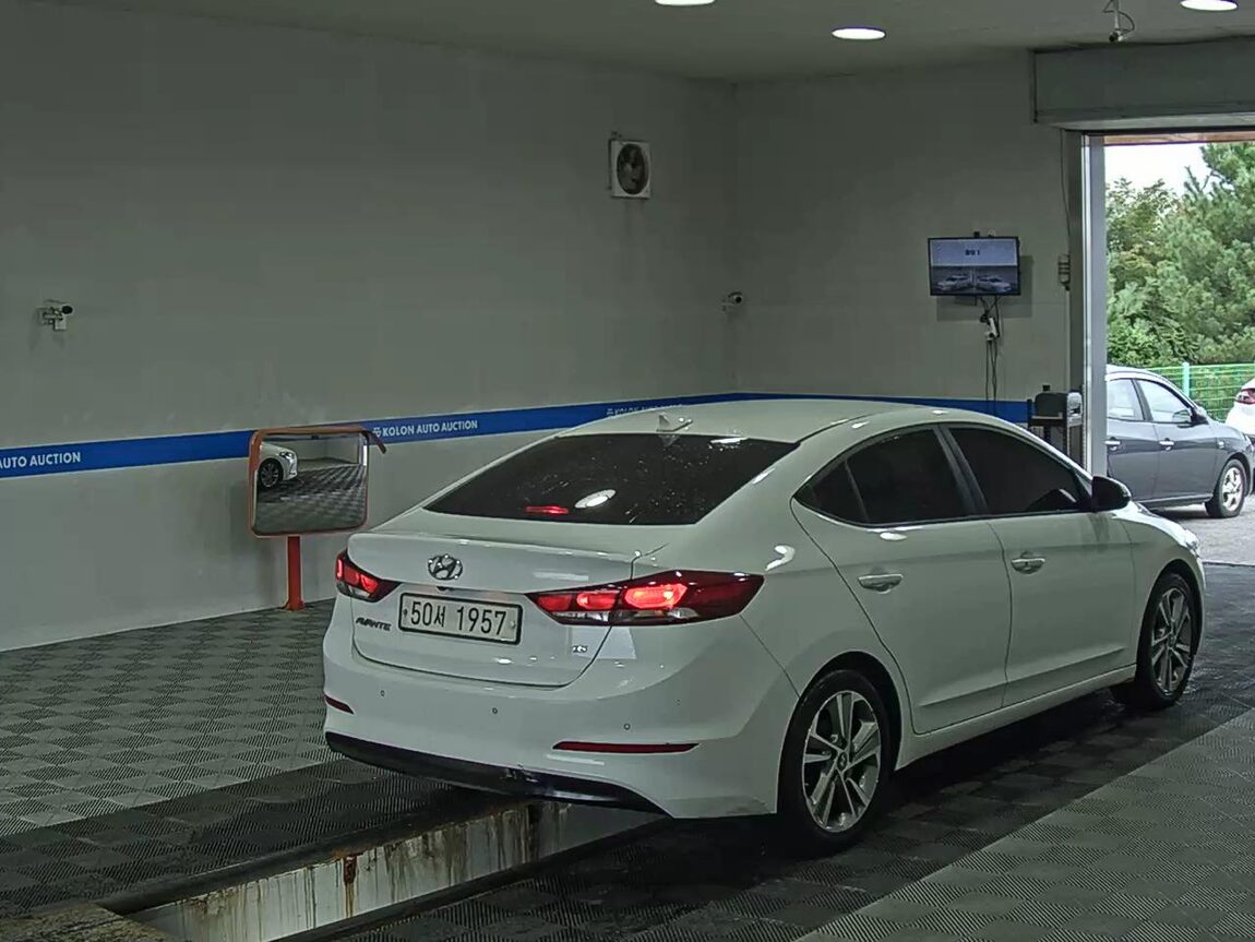 HYUNDAI AVANTE AD 1.6 GDi VALUE PLUS 2018 - zdjęcie 5