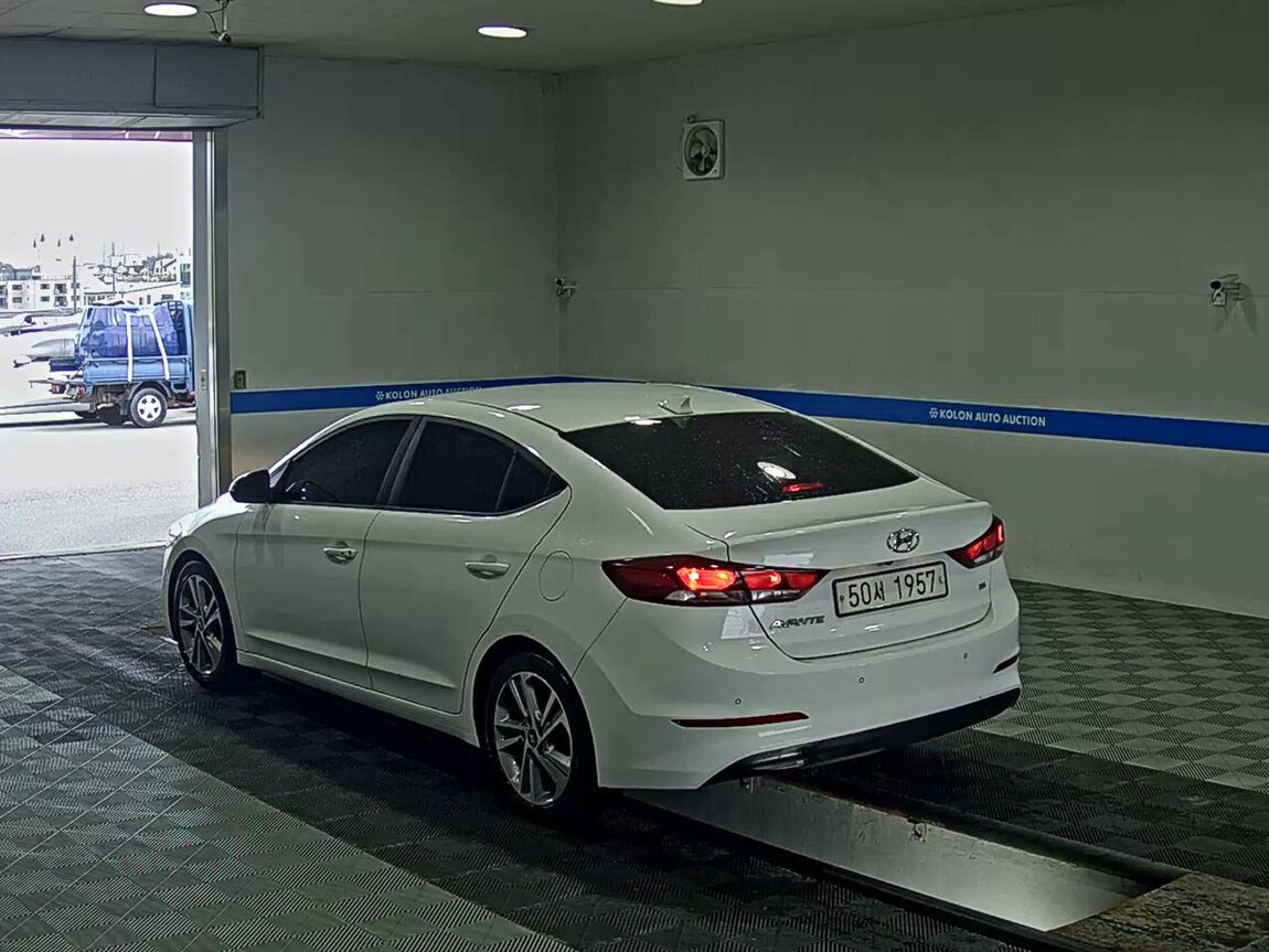 HYUNDAI AVANTE AD 1.6 GDi VALUE PLUS 2018 - zdjęcie 6