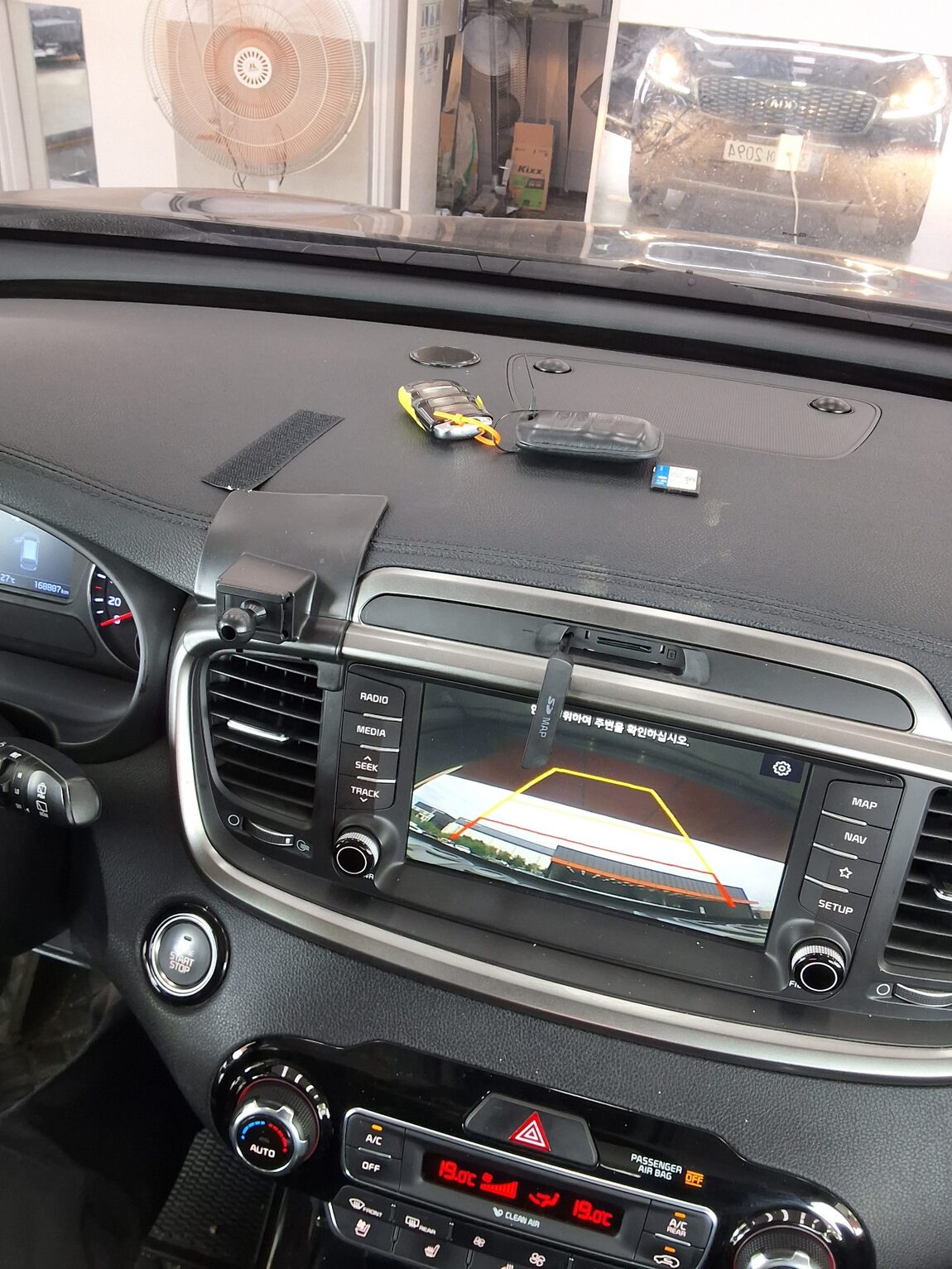 KIA THE NEW SORENTO DIESEL R2.2 2WD NOBLESSE 2018 - zdjęcie 17