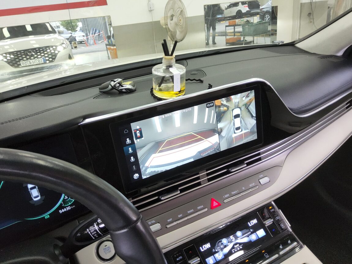 HYUNDAI THE NEW GRANDEUR IG GASOLINE 2.5 LE BLANC 2023 - zdjęcie 18