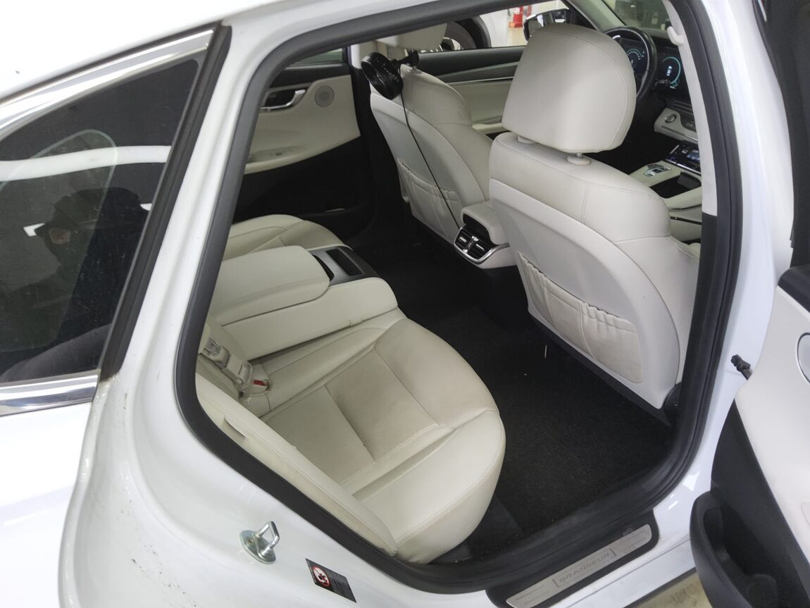 HYUNDAI THE NEW GRANDEUR IG GASOLINE 2.5 LE BLANC 2023 - zdjęcie 13