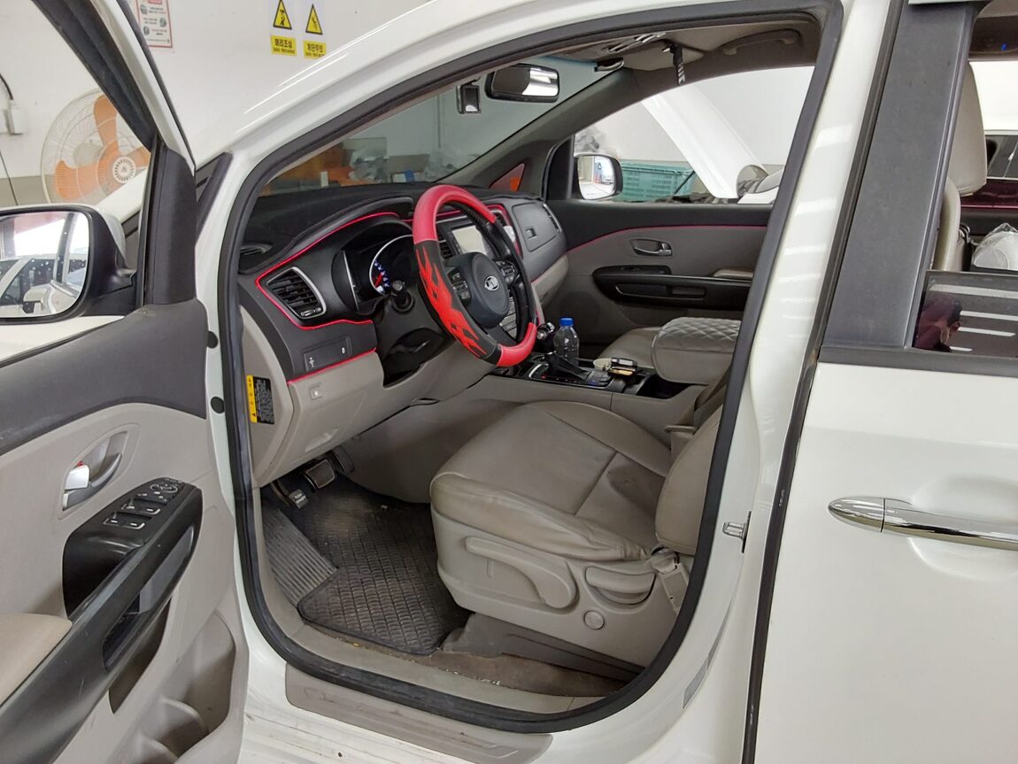 KIA ALL NEW CARNIVAL 9-SEATER DIESEL LUXURY 2015 - zdjęcie 10
