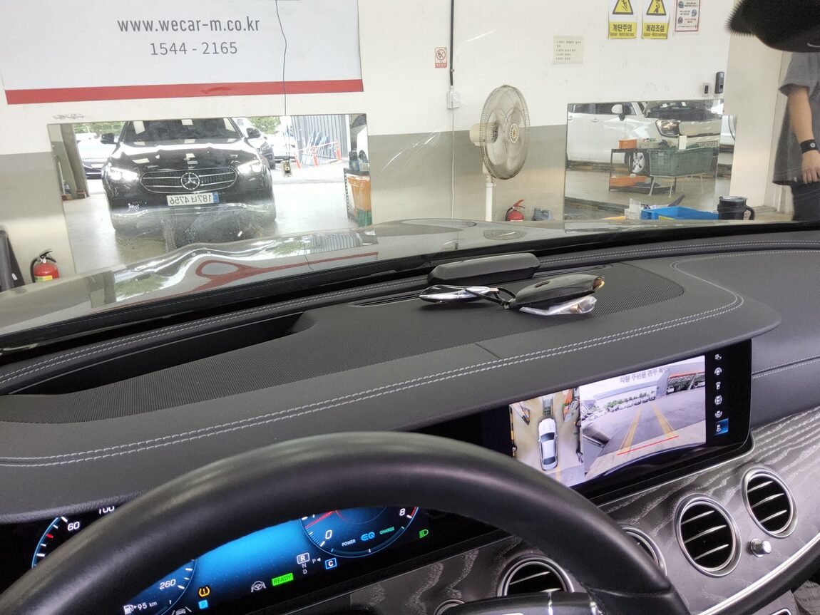MERCEDES-BENZ E-CLASS (5TH GEN) E350 4MATIC AVANTGARDE 2022 - zdjęcie 17