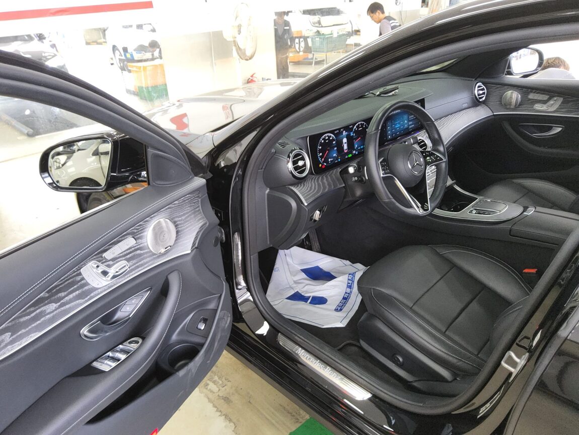MERCEDES-BENZ E-CLASS (5TH GEN) E350 4MATIC AVANTGARDE 2022 - zdjęcie 10