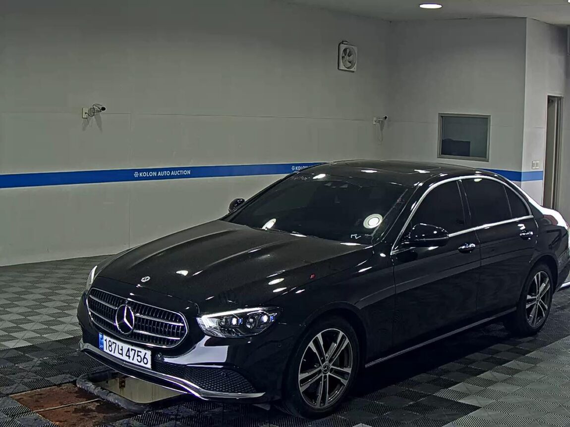 MERCEDES-BENZ E-CLASS (5TH GEN) E350 4MATIC AVANTGARDE 2022 - zdjęcie 2