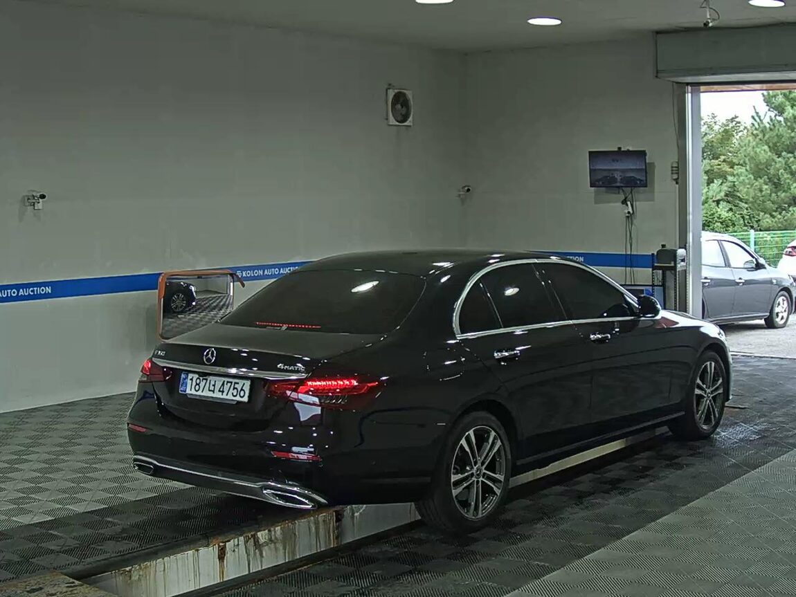 MERCEDES-BENZ E-CLASS (5TH GEN) E350 4MATIC AVANTGARDE 2022 - zdjęcie 5