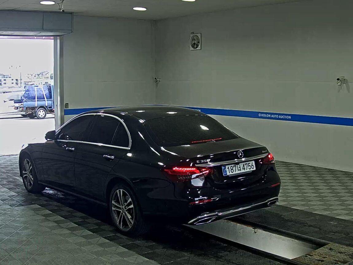MERCEDES-BENZ E-CLASS (5TH GEN) E350 4MATIC AVANTGARDE 2022 - zdjęcie 6