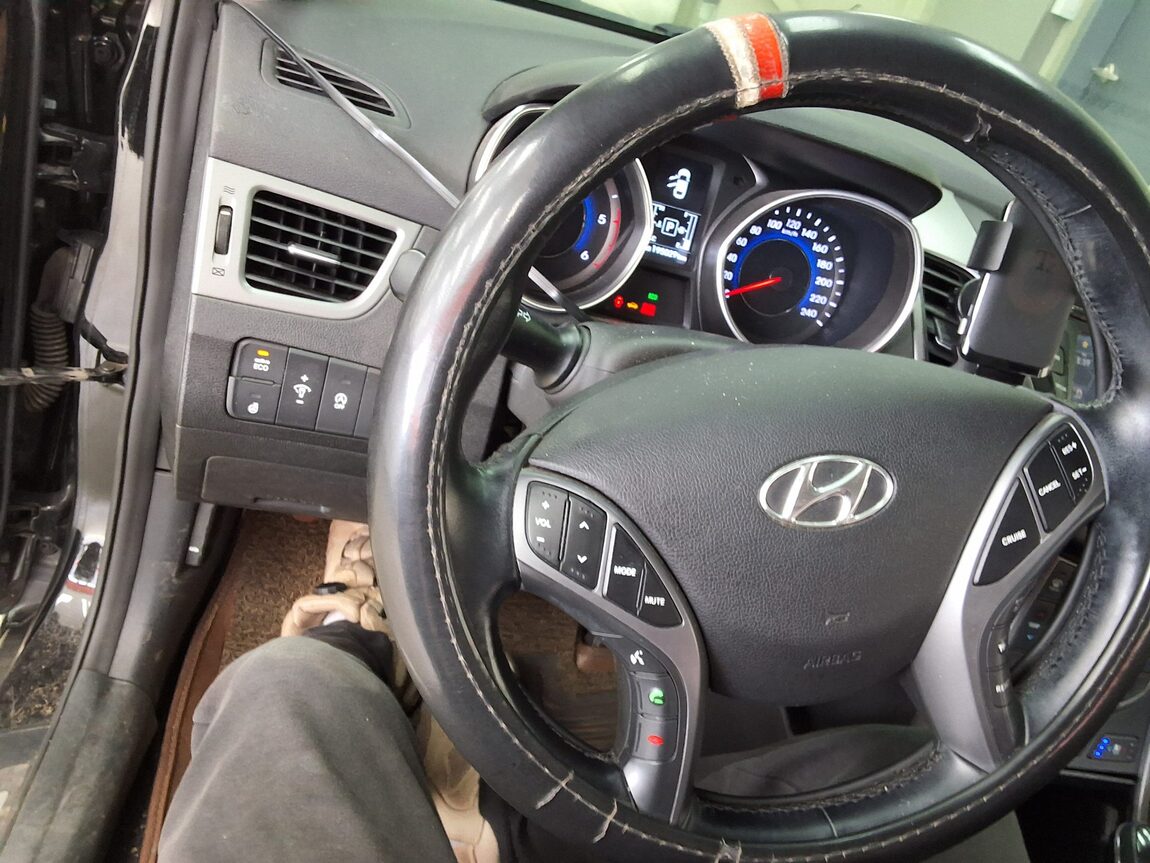 HYUNDAI THE NEW AVANTE MD 1.6 VGT PREMIUM 2015 - zdjęcie 23