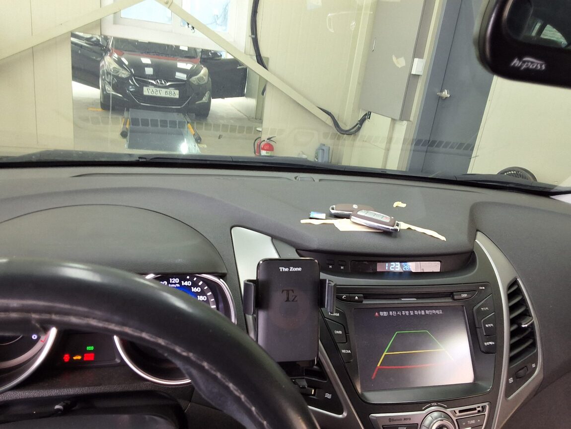 HYUNDAI THE NEW AVANTE MD 1.6 VGT PREMIUM 2015 - zdjęcie 25