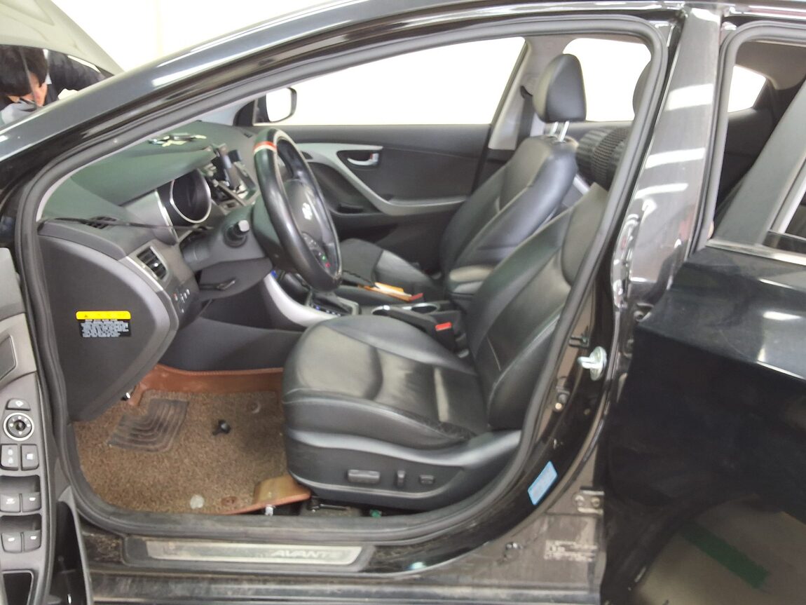 HYUNDAI THE NEW AVANTE MD 1.6 VGT PREMIUM 2015 - zdjęcie 11
