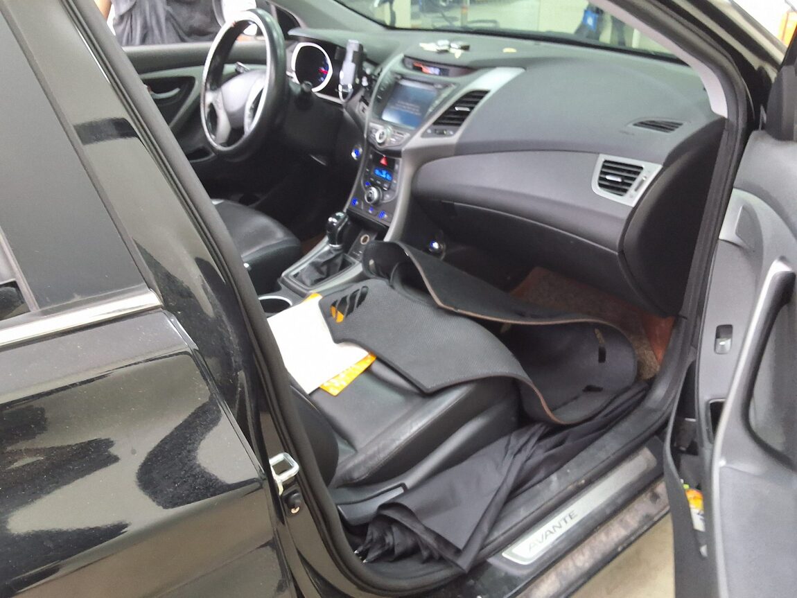 HYUNDAI THE NEW AVANTE MD 1.6 VGT PREMIUM 2015 - zdjęcie 15