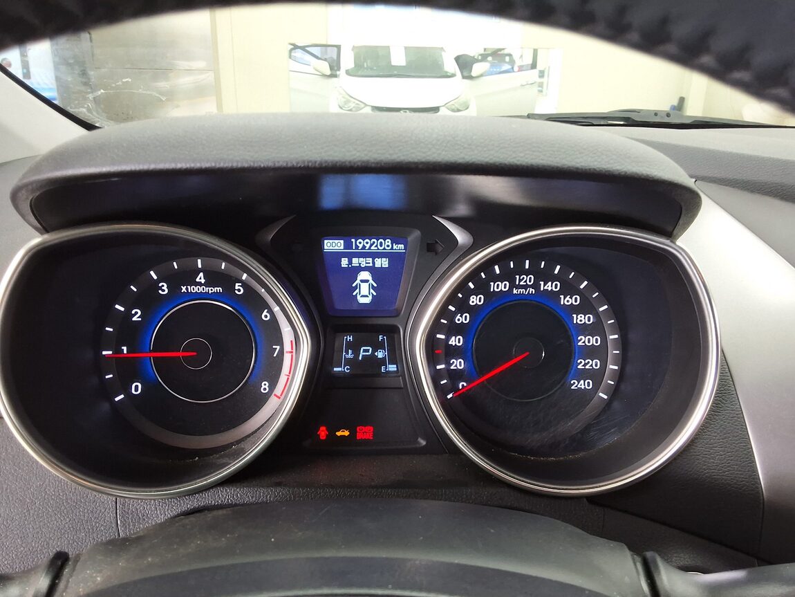HYUNDAI AVANTE MD M16 GDi PREMIER 2012 - zdjęcie 10