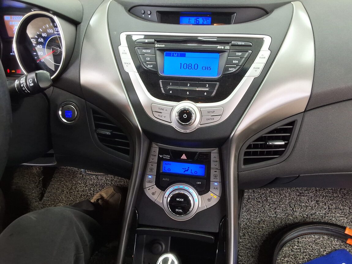 HYUNDAI AVANTE MD M16 GDi PREMIER 2012 - zdjęcie 24