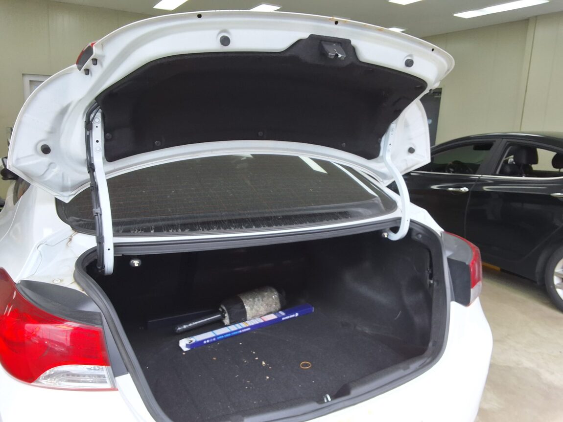 HYUNDAI AVANTE MD M16 GDi PREMIER 2012 - zdjęcie 16