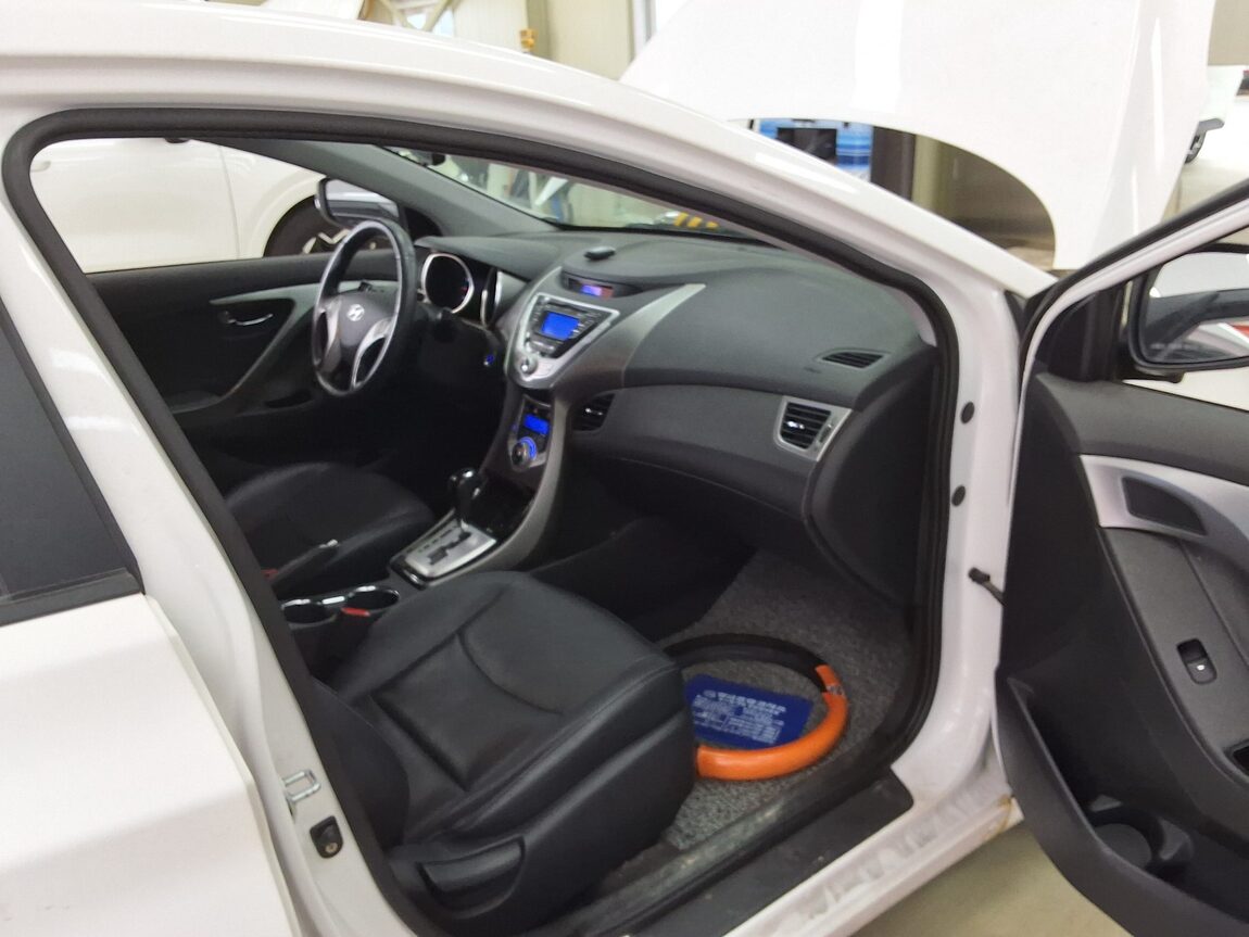 HYUNDAI AVANTE MD M16 GDi PREMIER 2012 - zdjęcie 15
