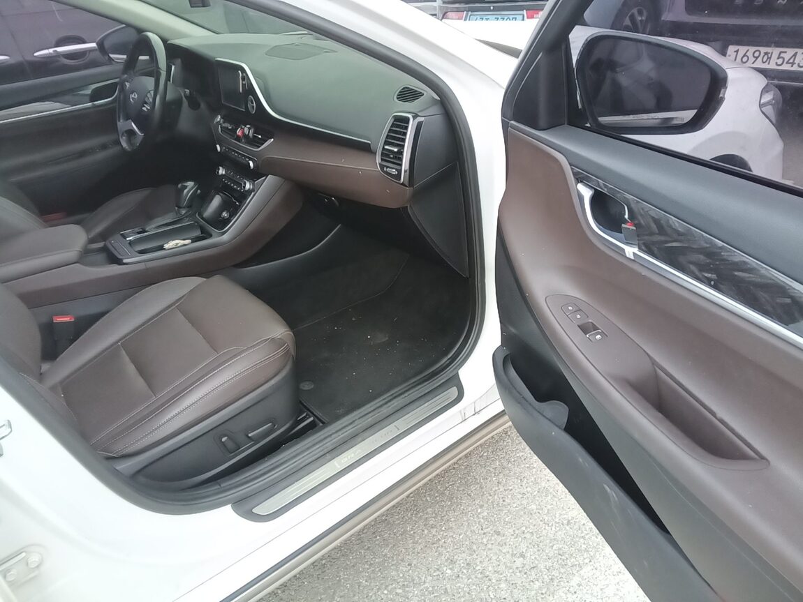 HYUNDAI GRANDEUR IG 2.4 GDi PREMIUM 2018 - zdjęcie 14