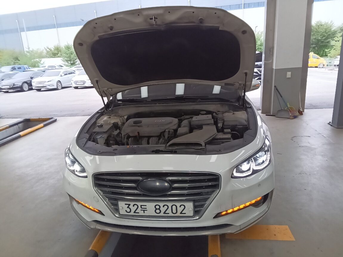 HYUNDAI GRANDEUR IG 2.4 GDi PREMIUM 2018 - zdjęcie 18