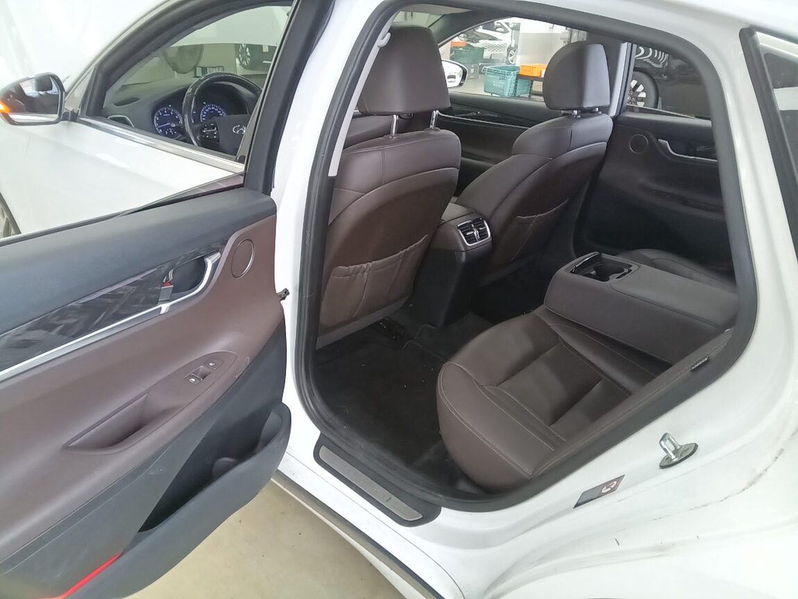 HYUNDAI GRANDEUR IG 2.4 GDi PREMIUM 2018 - zdjęcie 12