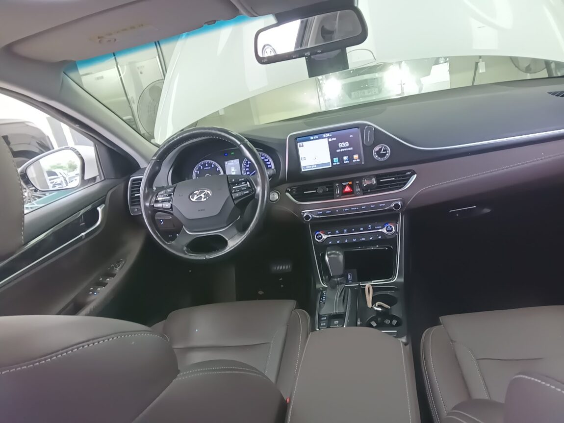 HYUNDAI GRANDEUR IG 2.4 GDi PREMIUM 2018 - zdjęcie 20