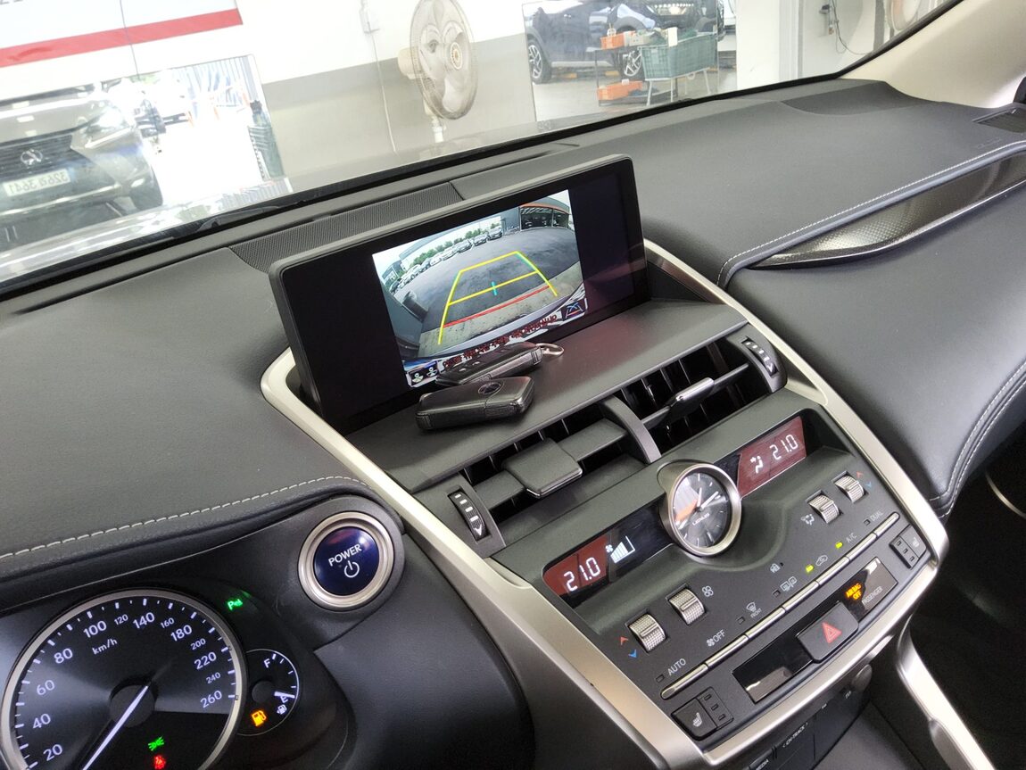 LEXUS NX 300h 2019 - zdjęcie 17