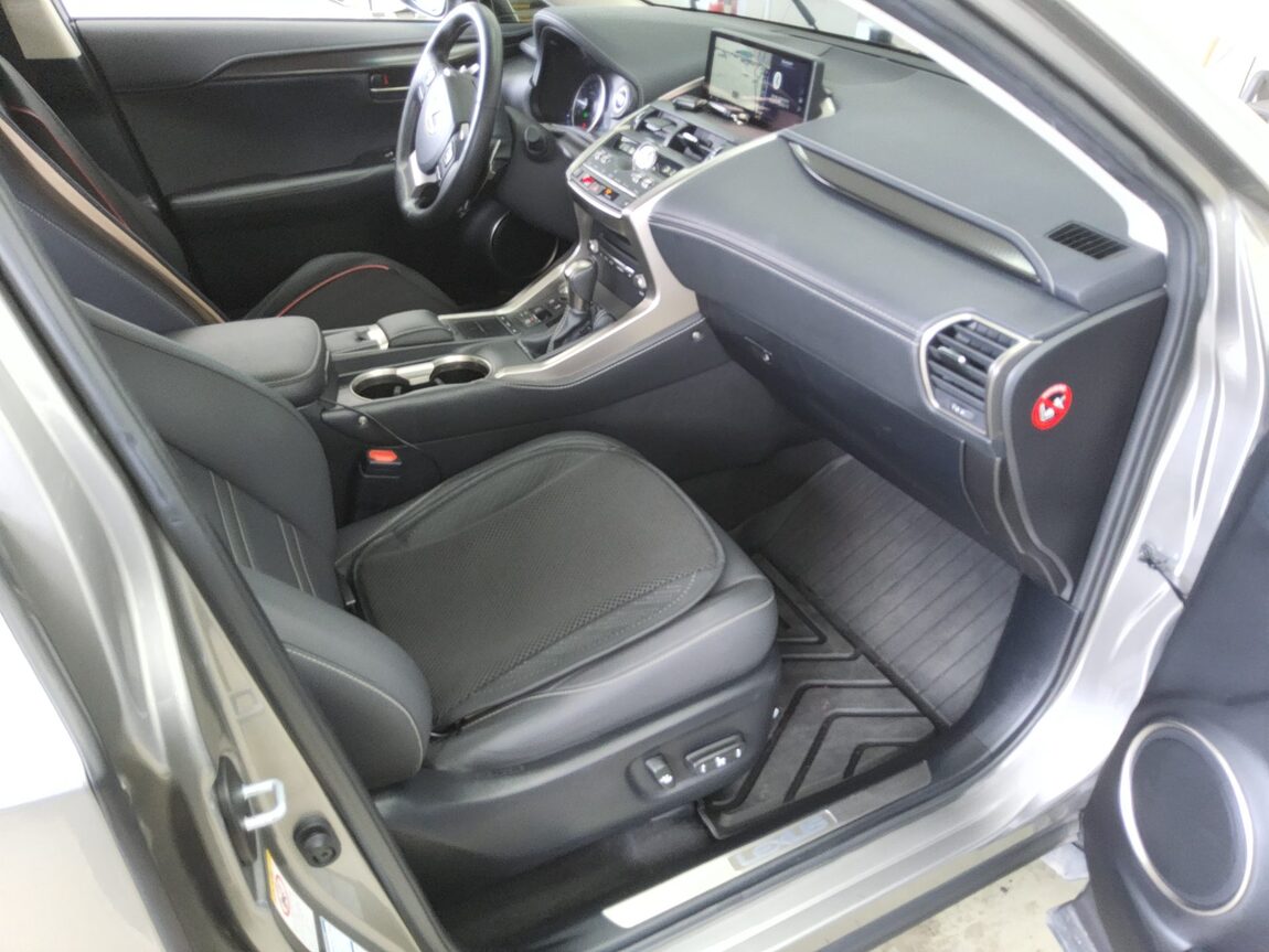 LEXUS NX 300h 2019 - zdjęcie 14