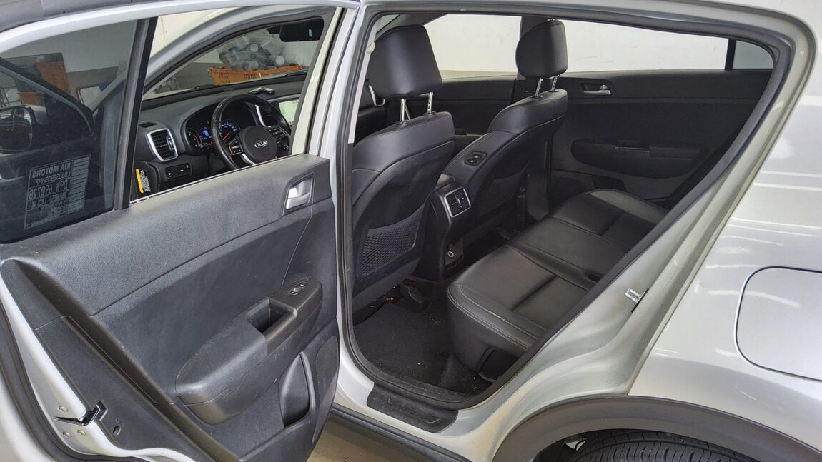 KIA SPORTAGE THE BOLD R2.0 DIESEL 2WD PRESTIGE 2019 - zdjęcie 12