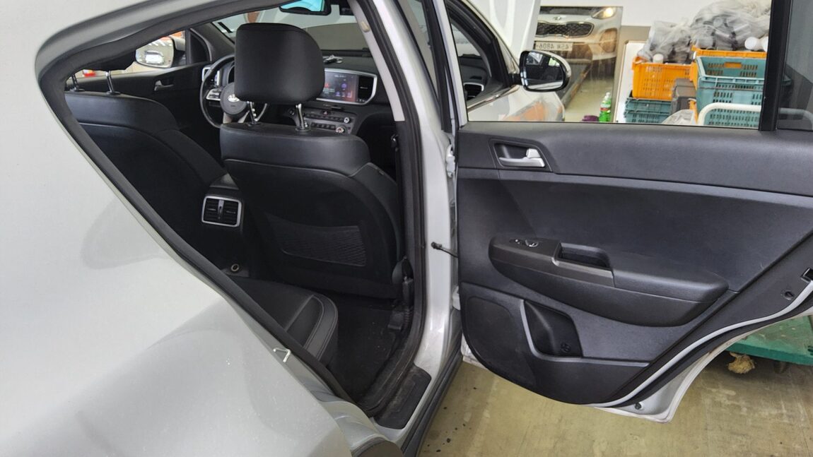 KIA SPORTAGE THE BOLD R2.0 DIESEL 2WD PRESTIGE 2019 - zdjęcie 13