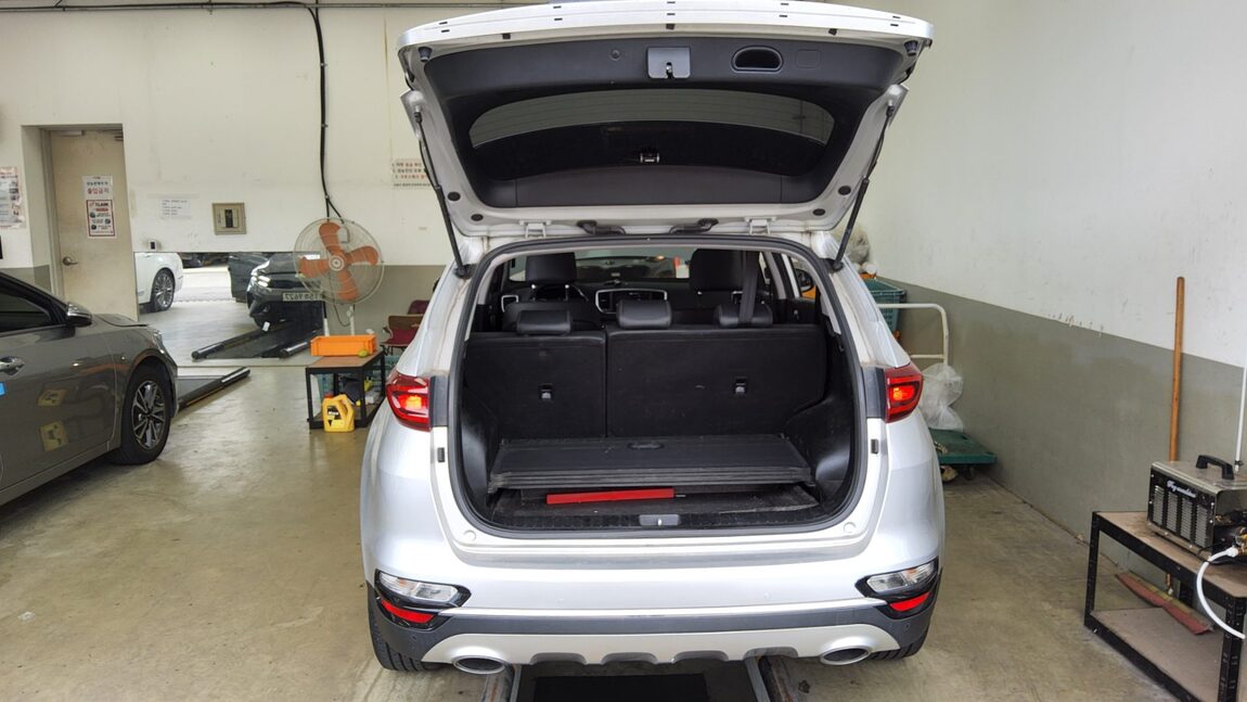 KIA SPORTAGE THE BOLD R2.0 DIESEL 2WD PRESTIGE 2019 - zdjęcie 15