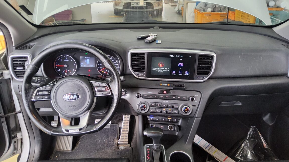 KIA SPORTAGE THE BOLD R2.0 DIESEL 2WD PRESTIGE 2019 - zdjęcie 11