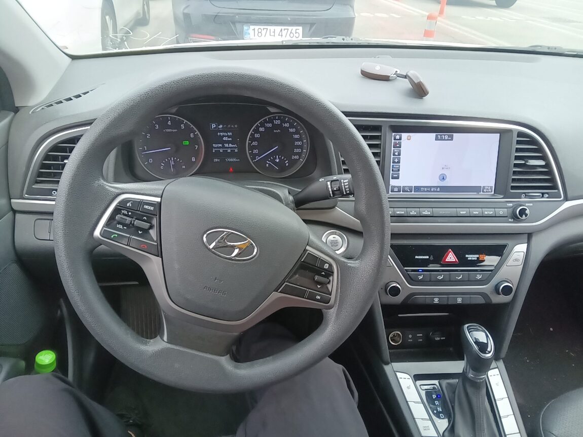 HYUNDAI AVANTE AD 1.6 GDi VALUE PLUS 2018 - zdjęcie 17