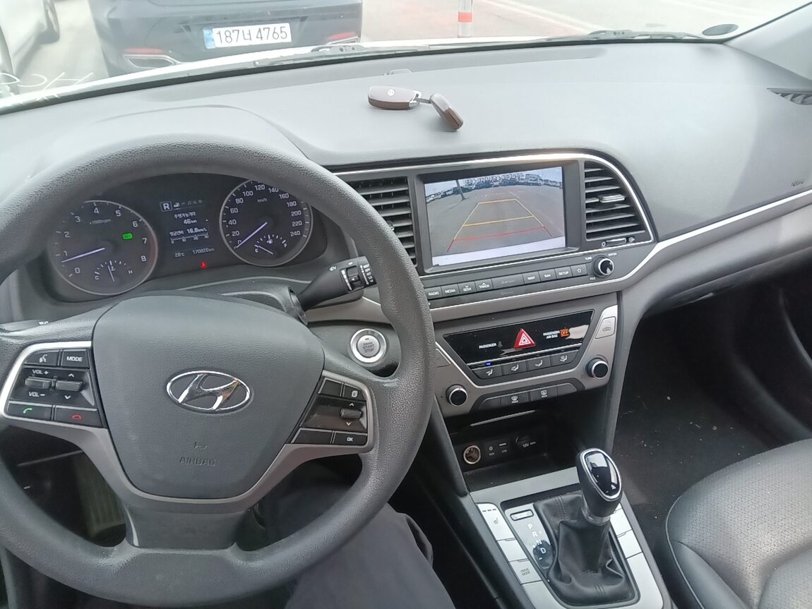 HYUNDAI AVANTE AD 1.6 GDi VALUE PLUS 2018 - zdjęcie 11