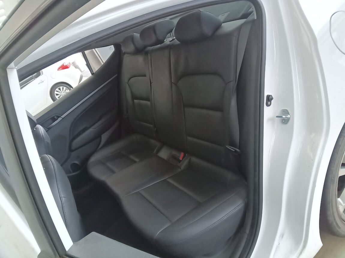 HYUNDAI AVANTE AD 1.6 GDi VALUE PLUS 2018 - zdjęcie 19