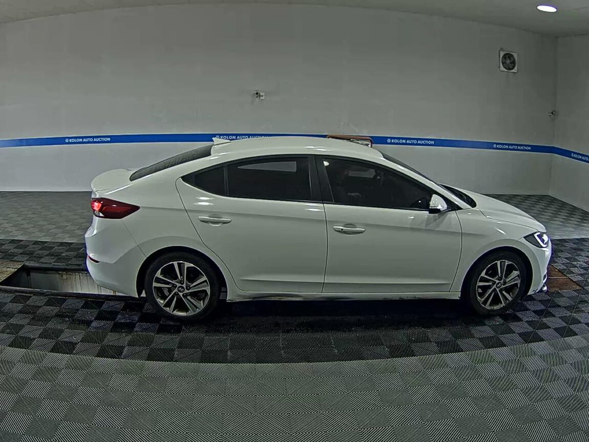 HYUNDAI AVANTE AD 1.6 GDi VALUE PLUS 2018 - zdjęcie 4
