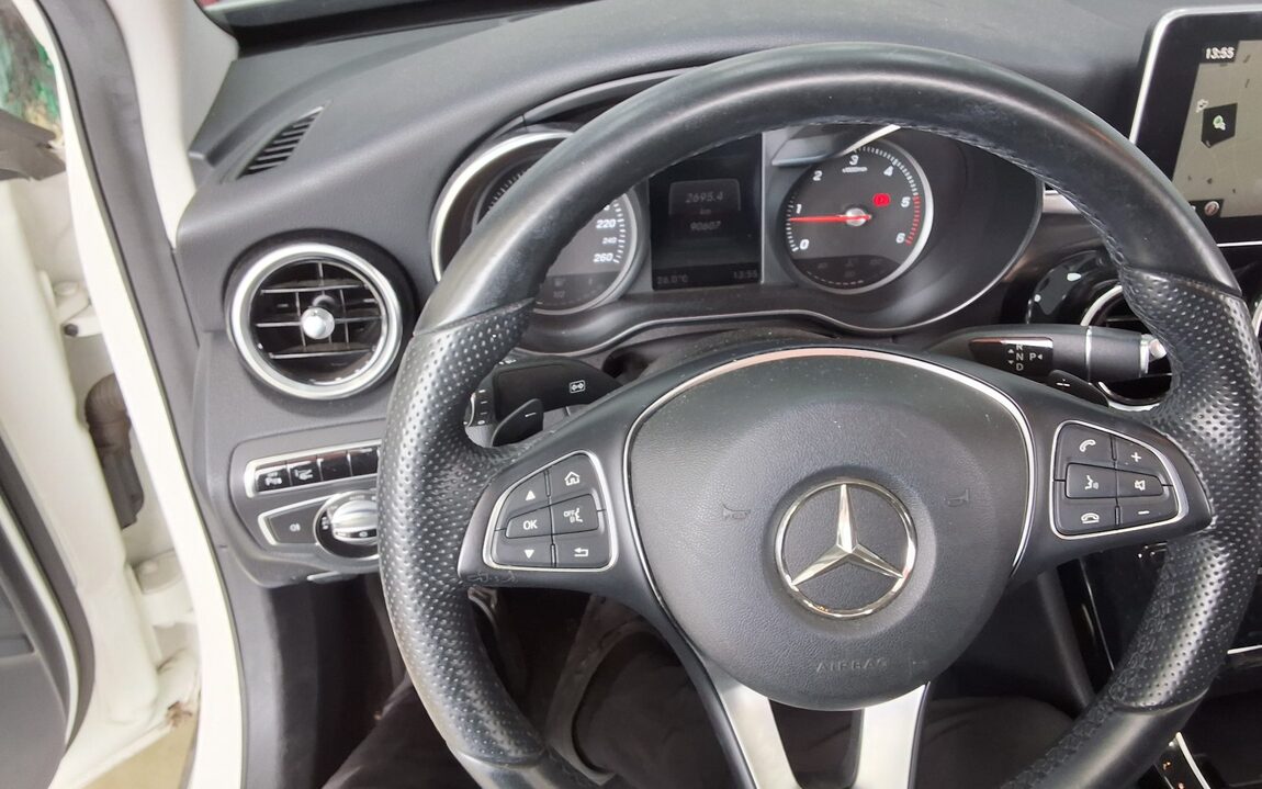 MERCEDES-BENZ C-CLASS (4TH GEN) C220 CDI BLUETEC AVANTGARDE 2015 - zdjęcie 17