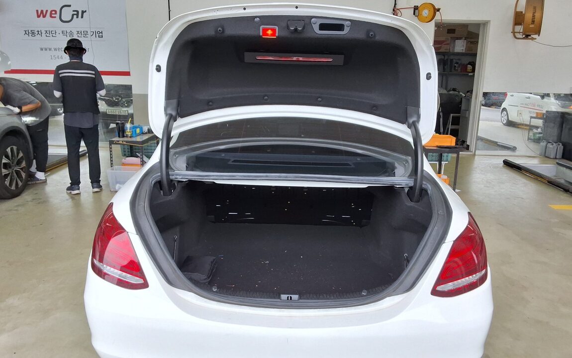 MERCEDES-BENZ C-CLASS (4TH GEN) C220 CDI BLUETEC AVANTGARDE 2015 - zdjęcie 15