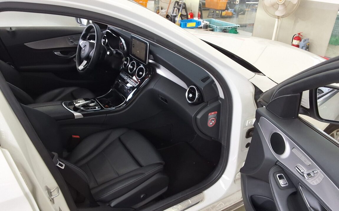 MERCEDES-BENZ C-CLASS (4TH GEN) C220 CDI BLUETEC AVANTGARDE 2015 - zdjęcie 14