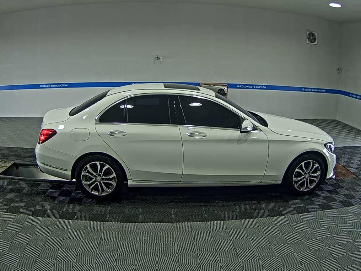 MERCEDES-BENZ C-CLASS (4TH GEN) C220 CDI BLUETEC AVANTGARDE 2015 - zdjęcie 4
