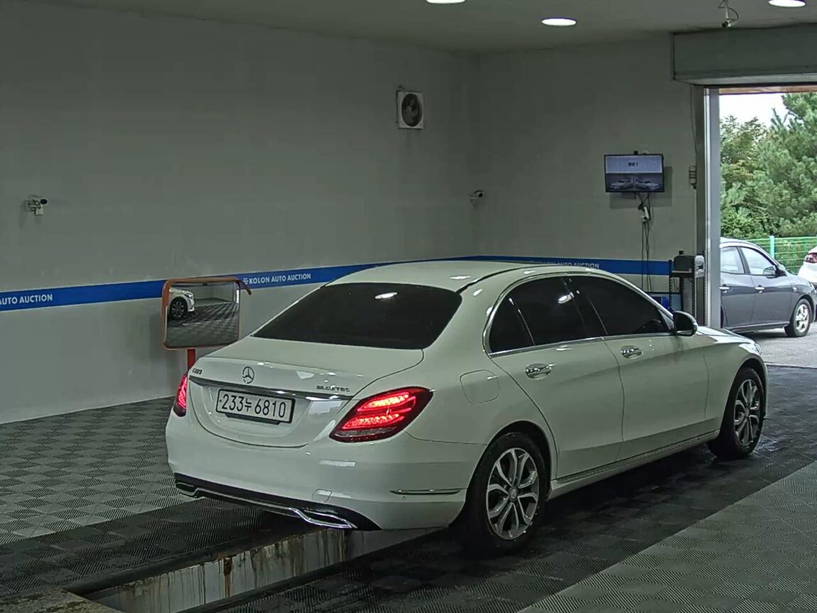 MERCEDES-BENZ C-CLASS (4TH GEN) C220 CDI BLUETEC AVANTGARDE 2015 - zdjęcie 5