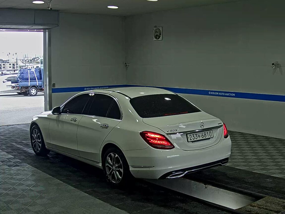MERCEDES-BENZ C-CLASS (4TH GEN) C220 CDI BLUETEC AVANTGARDE 2015 - zdjęcie 6