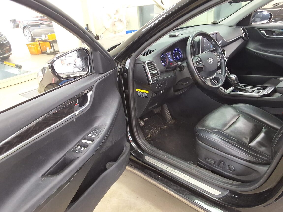 HYUNDAI GRANDEUR IG 3.0 LPi RENTAL CAR MODERN 2018 - zdjęcie 11