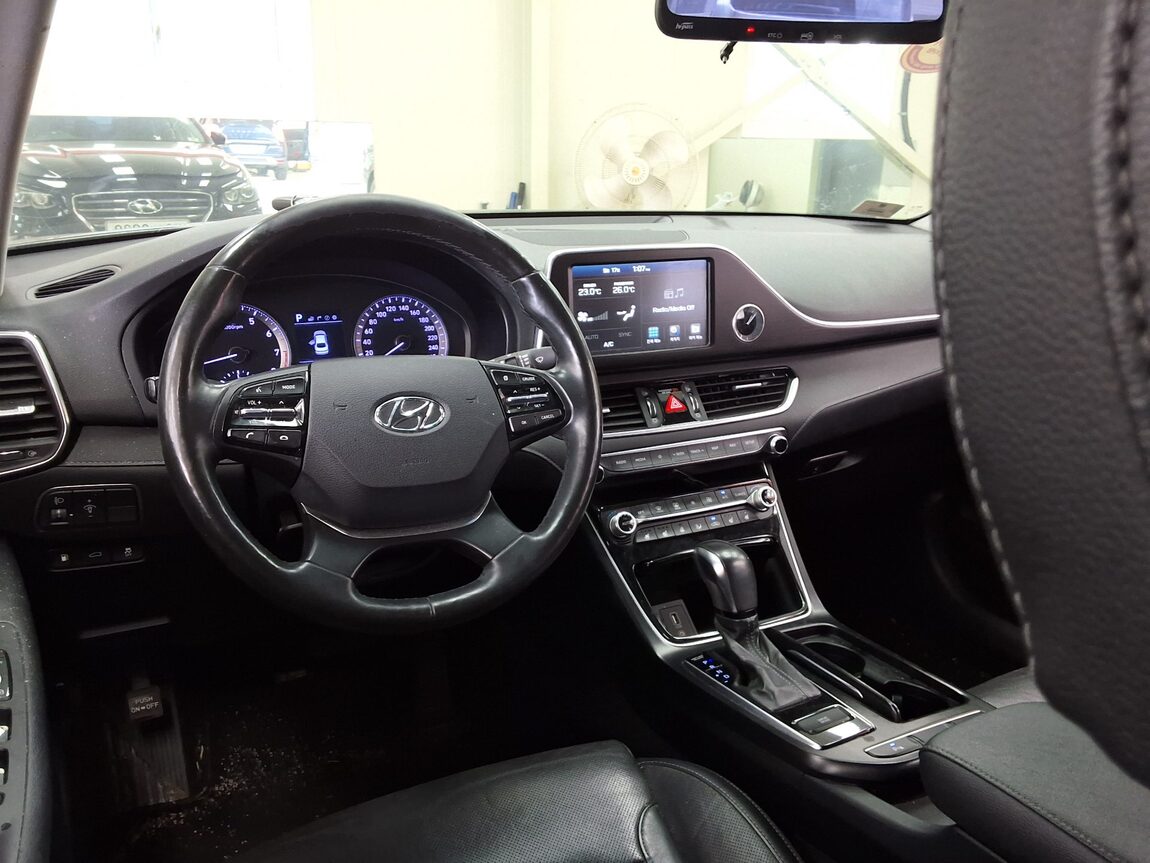 HYUNDAI GRANDEUR IG 3.0 LPi RENTAL CAR MODERN 2018 - zdjęcie 12