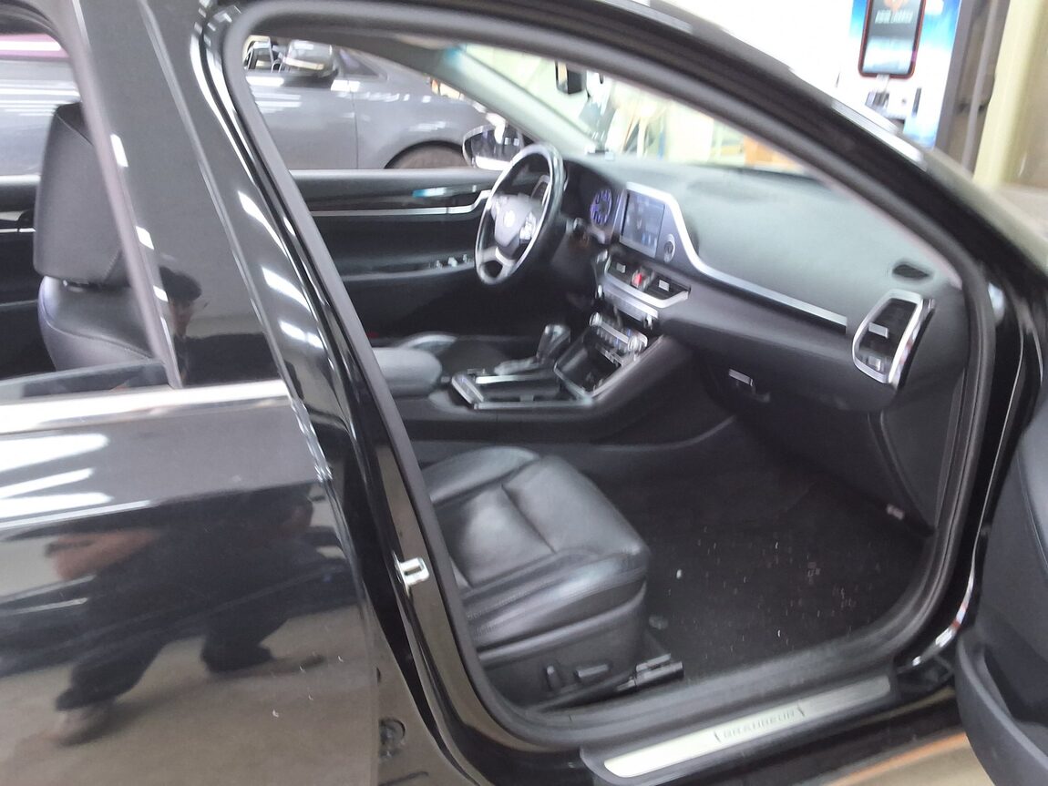 HYUNDAI GRANDEUR IG 3.0 LPi RENTAL CAR MODERN 2018 - zdjęcie 15