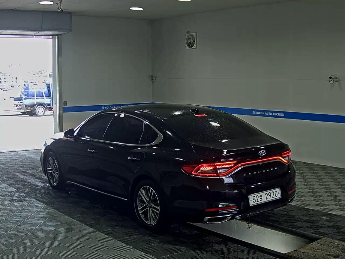 HYUNDAI GRANDEUR IG 3.0 LPi RENTAL CAR MODERN 2018 - zdjęcie 6