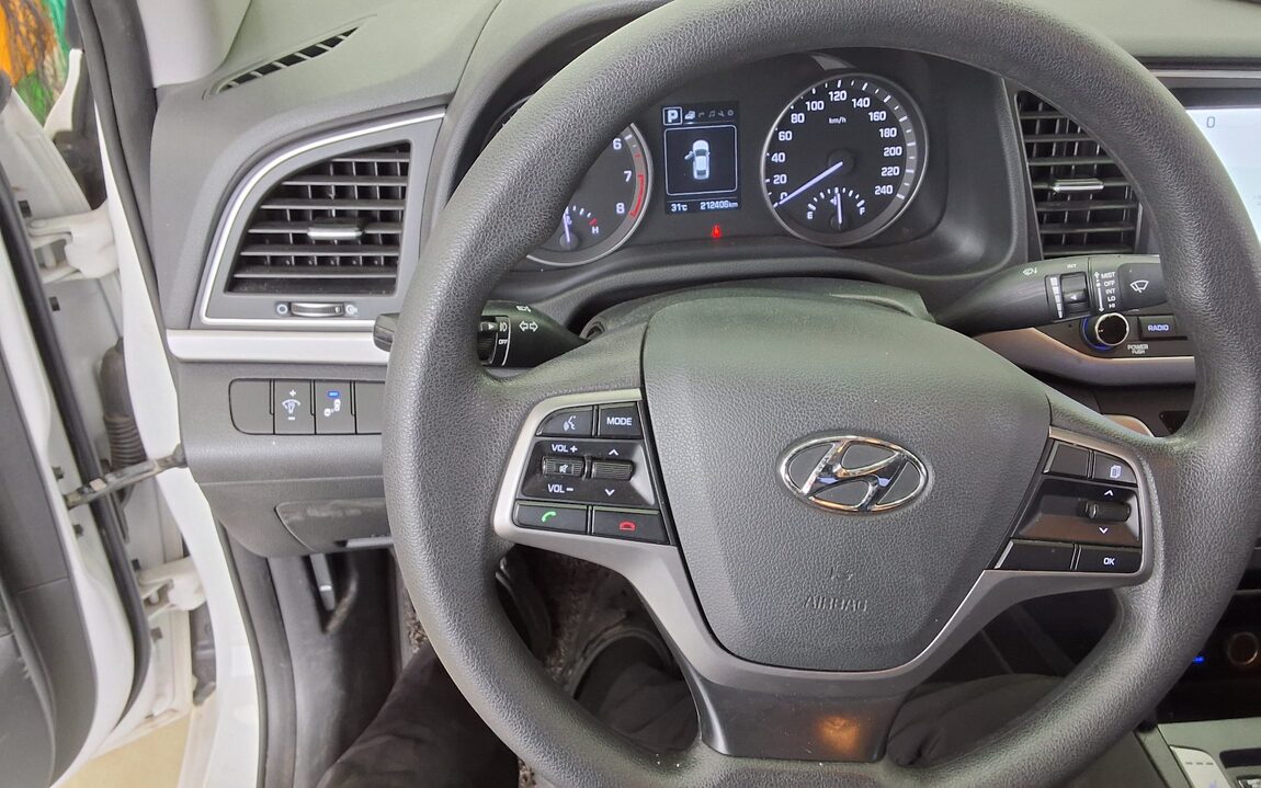 HYUNDAI AVANTE AD 1.6 GDi VALUE PLUS 2018 - zdjęcie 17