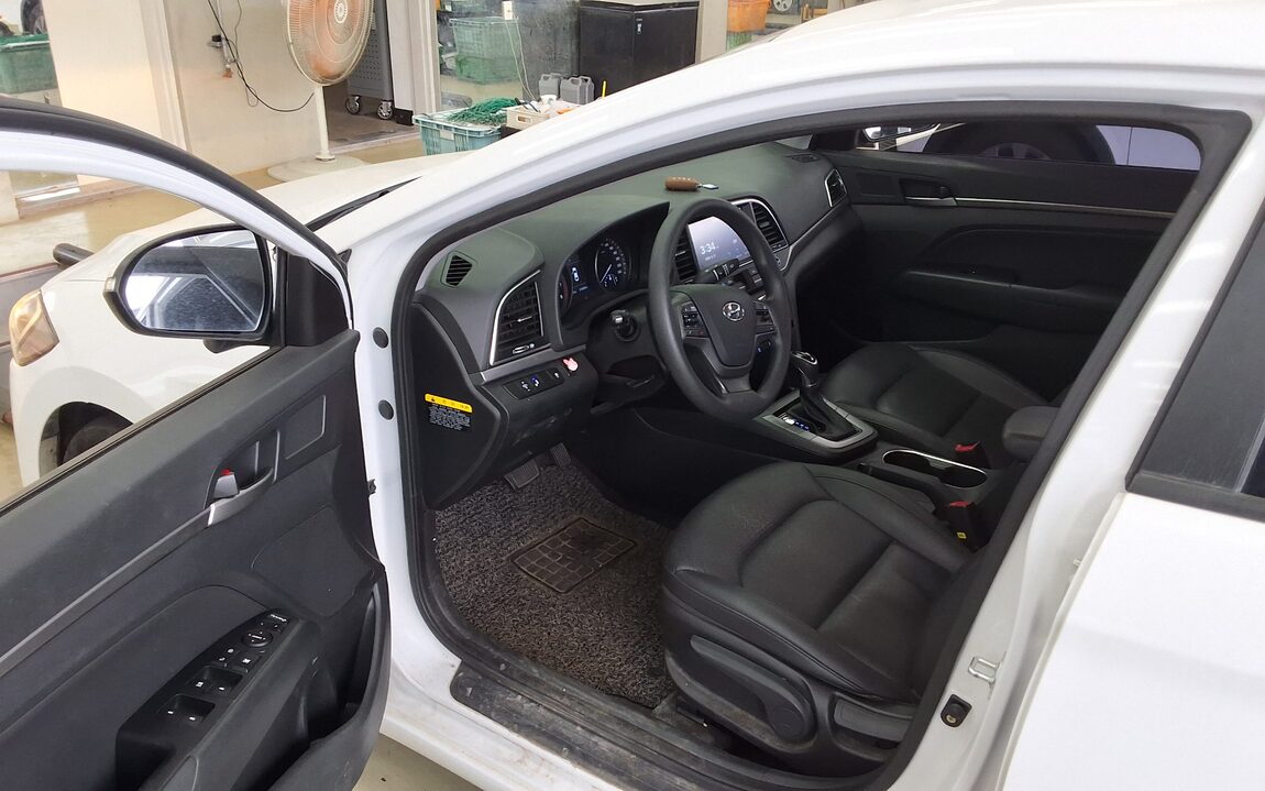 HYUNDAI AVANTE AD 1.6 GDi VALUE PLUS 2018 - zdjęcie 10