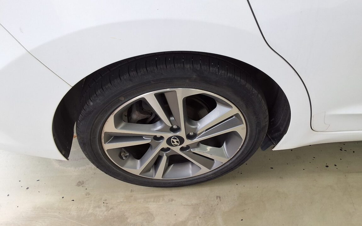 HYUNDAI AVANTE AD 1.6 GDi VALUE PLUS 2018 - zdjęcie 25