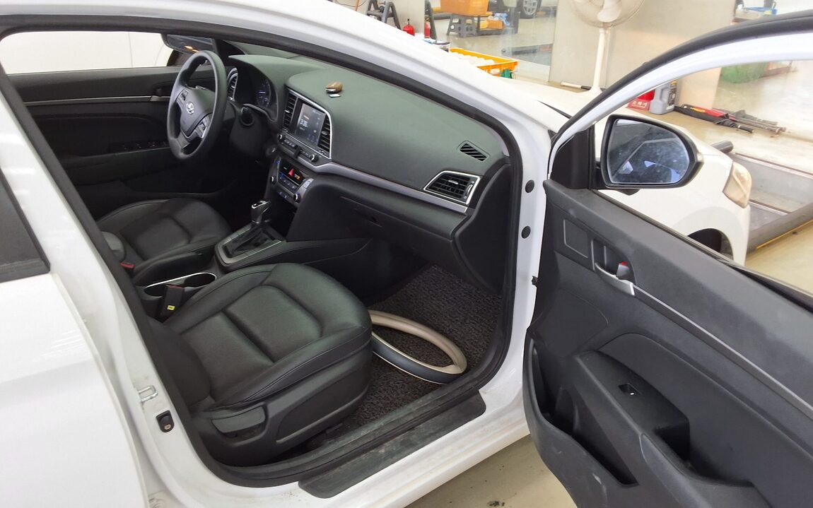HYUNDAI AVANTE AD 1.6 GDi VALUE PLUS 2018 - zdjęcie 14