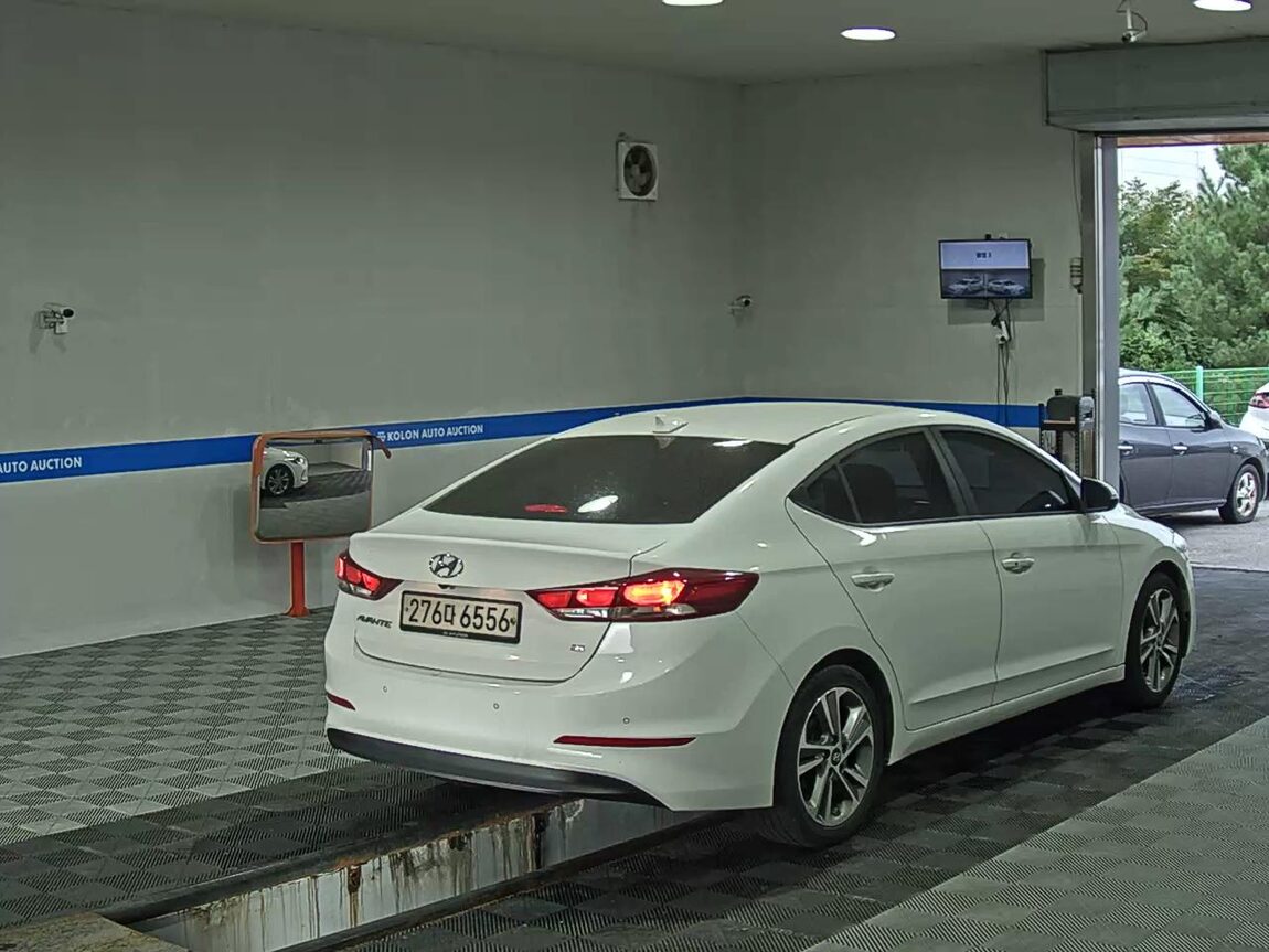 HYUNDAI AVANTE AD 1.6 GDi VALUE PLUS 2018 - zdjęcie 5